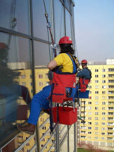 Facade Cleaning Personnel